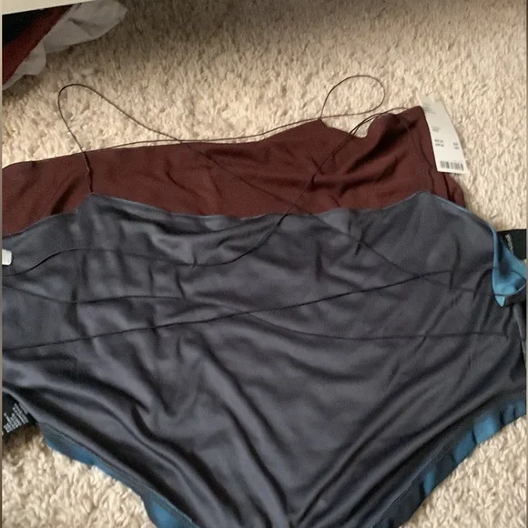 2 UO HANKY HEM CAMIS for one price - Picture 4 of 6